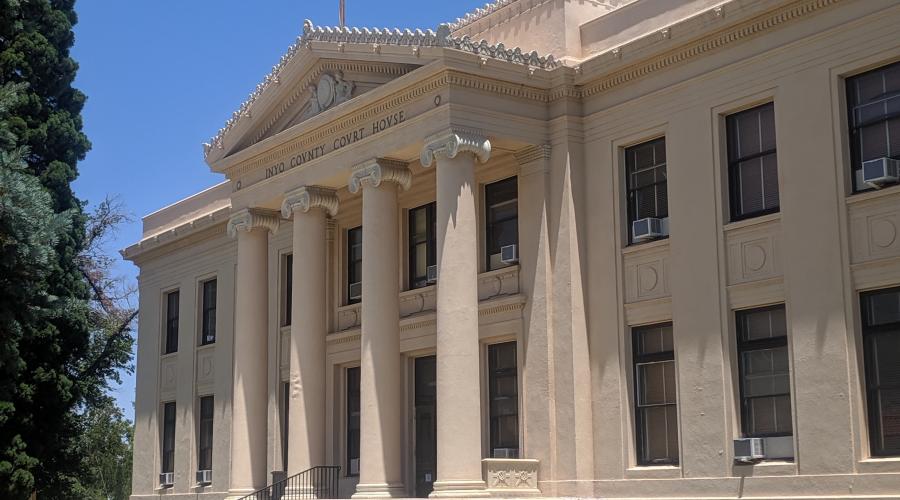 A picture of the Inyo County Courthouse circa 2019