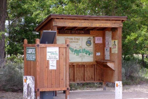 Picture of the kiosk at Taboose Creek Campground